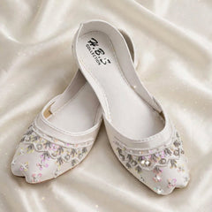 Ivory Rosette Bridal Khussa close-up rosette detail, Her Footwear Pakistan