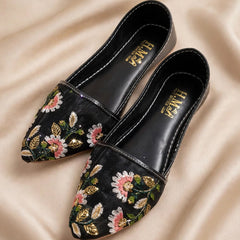 Midnight Pink Blossom Khussa pair side view, Her Footwear